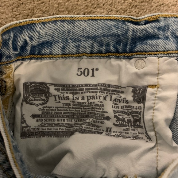 Ripped Levi Authentic Jean shorts - Picture 3 of 3